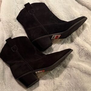 NWT Lisa Vicky Elegant Black Suede Heeled Boots